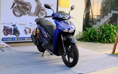 Chiêm ngưỡng Honda SH Vetro Blue 2026: 'Dàn áo' trong suốt kiểu pha lê, giá 235 triệu đồng